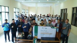 Read more about the article Santri MA Persis Tarogong Bawa Semangat Berbagi ke Pelosok Garut