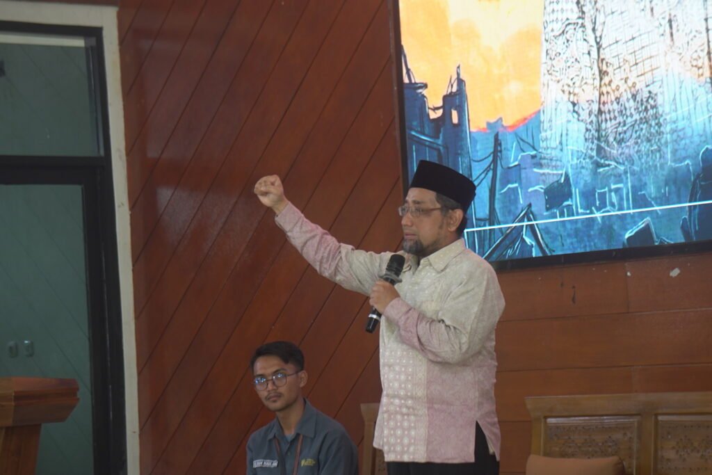 Kang Abik, Ayat-Ayat Cinta 3, dan Keresahan Palestina